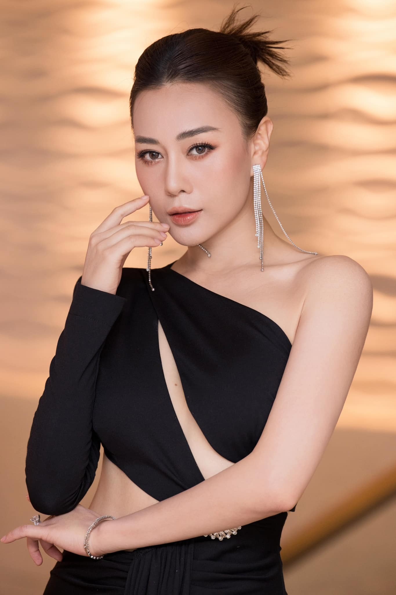 Khen ngợi Phương Oanh, shark Bình bị bà xã 'bóc phốt' - Ảnh 1 Khen ngợi Phương Oanh, shark Bình bị bà xã 'bóc phốt' - Ảnh 1