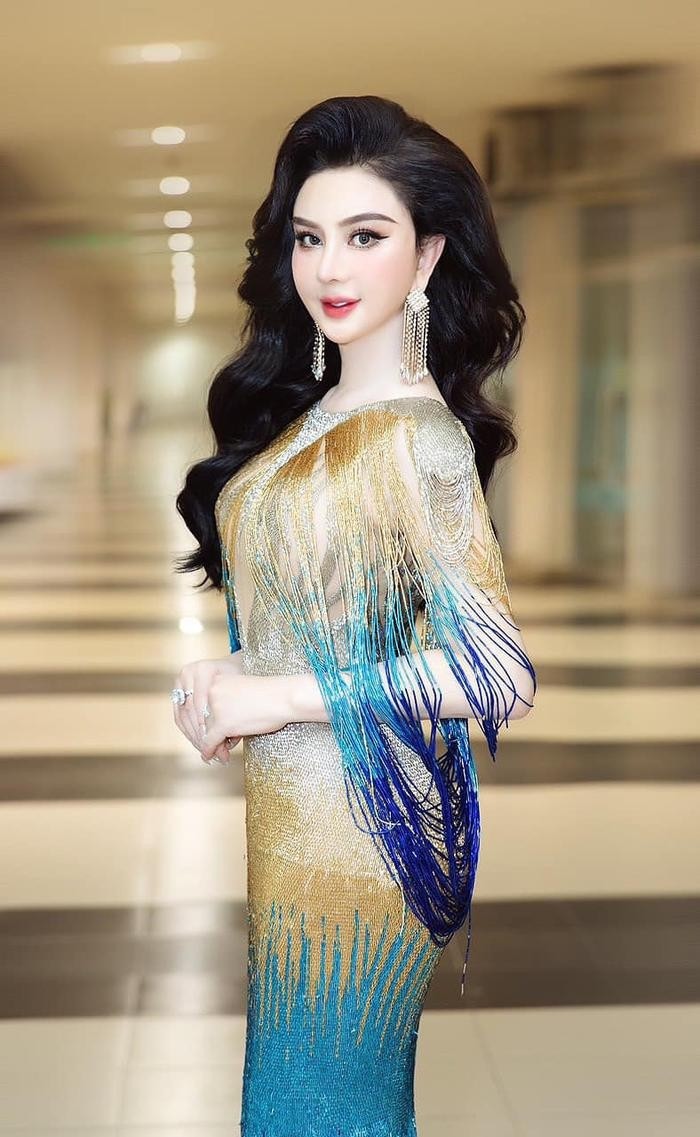 Lâm Khánh Chi diện mạo lạ lẫm khó nhận ra hậu chi bội tiền trùng tu nhan sắc - Ảnh 2 Lâm Khánh Chi diện mạo lạ lẫm khó nhận ra hậu chi bội tiền trùng tu nhan sắc - Ảnh 2