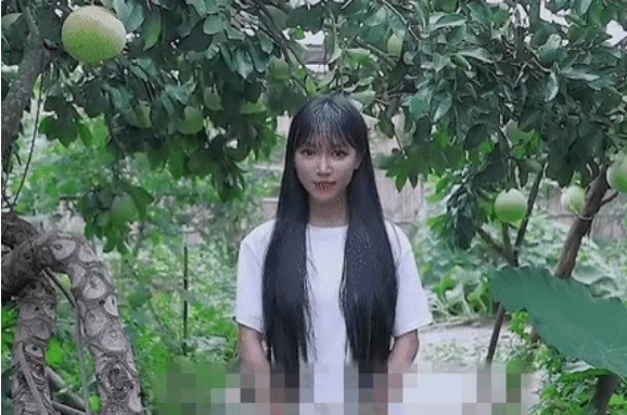 Sự hiện diện mới đây của Lý Tử Thất. Ảnh: Chụp màn hình Sự hiện diện mới đây của Lý Tử Thất. Ảnh: Chụp màn hình