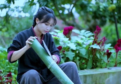Lý Tử Thất tái xuất sau 2 năm 'ở ẩn', diện mạo còn xứng danh 'tiên nữ đồng quê'? - Ảnh 1 Lý Tử Thất tái xuất sau 2 năm 'ở ẩn', diện mạo còn xứng danh 'tiên nữ đồng quê'? - Ảnh 1