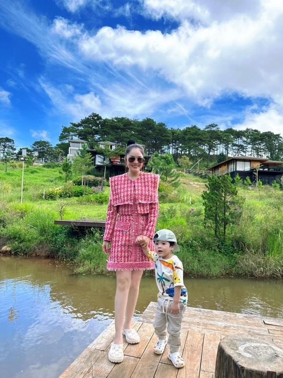 Dương Cẩm Lynh diện mạo rạng ngời khi ở bên cạnh các con. Ảnh: FBNV Dương Cẩm Lynh diện mạo rạng ngời khi ở bên cạnh các con. Ảnh: FBNV