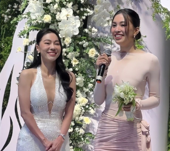 Sao Việt 18/9: Tiểu Vy gây chú ý tại đám cưới á hậu Phương Anh, sự thật nhan sắc 'trẻ mãi không già' của Mỹ Tâm - Ảnh 1 Sao Việt 18/9: Tiểu Vy gây chú ý tại đám cưới á hậu Phương Anh, sự thật nhan sắc 'trẻ mãi không già' của Mỹ Tâm - Ảnh 1