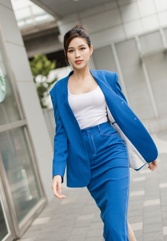 Đỗ Thị Hà phong thái nữ tổng tài, lấn át 'ngọc nữ lookbook' nhờ đôi chân 'kiếm Nhật' - Ảnh 1
