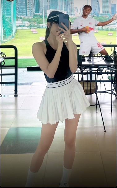 Thiều Bảo Trâm lên đồ chơi golf. Ảnh: FBNV Thiều Bảo Trâm lên đồ chơi golf. Ảnh: FBNV