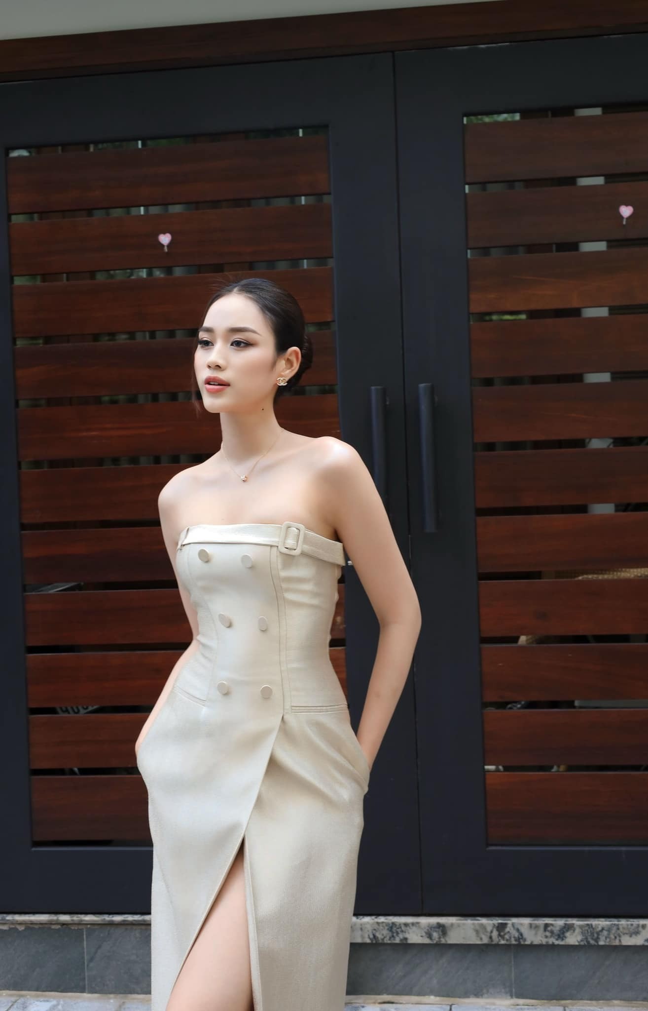 Đỗ Thị Hà lên đồ đi uống trà sữa, CDM: Có nhất thiết phải đẹp vậy không! - Ảnh 1 Đỗ Thị Hà lên đồ đi uống trà sữa, CDM: Có nhất thiết phải đẹp vậy không! - Ảnh 1