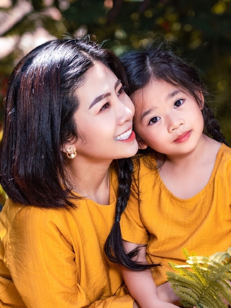 Cố nghệ sĩ Mai Phương bên con gái. Ảnh: Internet Cố nghệ sĩ Mai Phương bên con gái. Ảnh: Internet