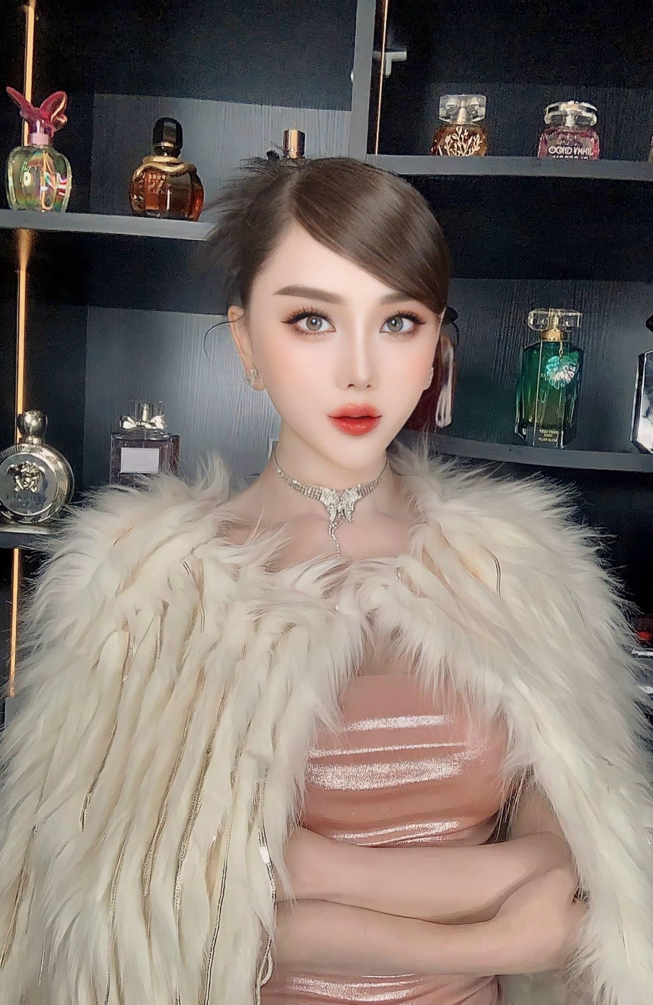 Nhiều hình ảnh của Lâm Khánh Chi khiến cư dân mạng cảm thấy lạ lẫm. Ảnh: FBNV