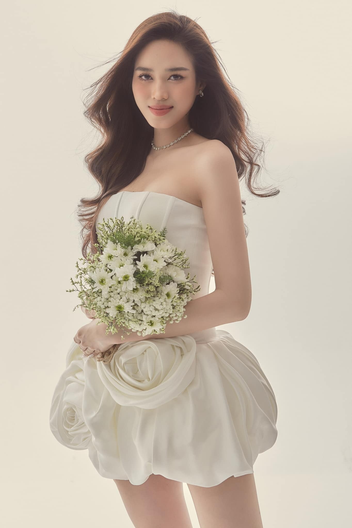 Đỗ Thị Hà phản ứng khi nói về tin đồn sắp lấy chồng. Ảnh: FBNV