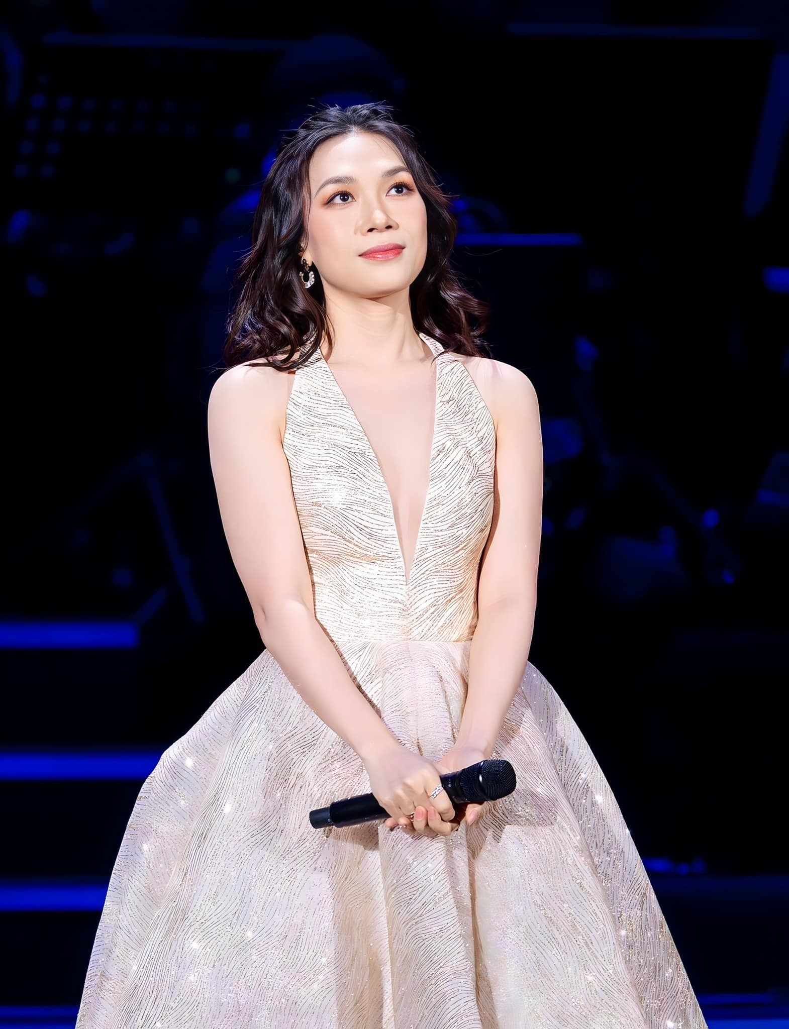 Mỹ Tâm giao lưu với fan, chỉ 1 hành động đã khiến cư dân mạng xôn xao - Ảnh 1