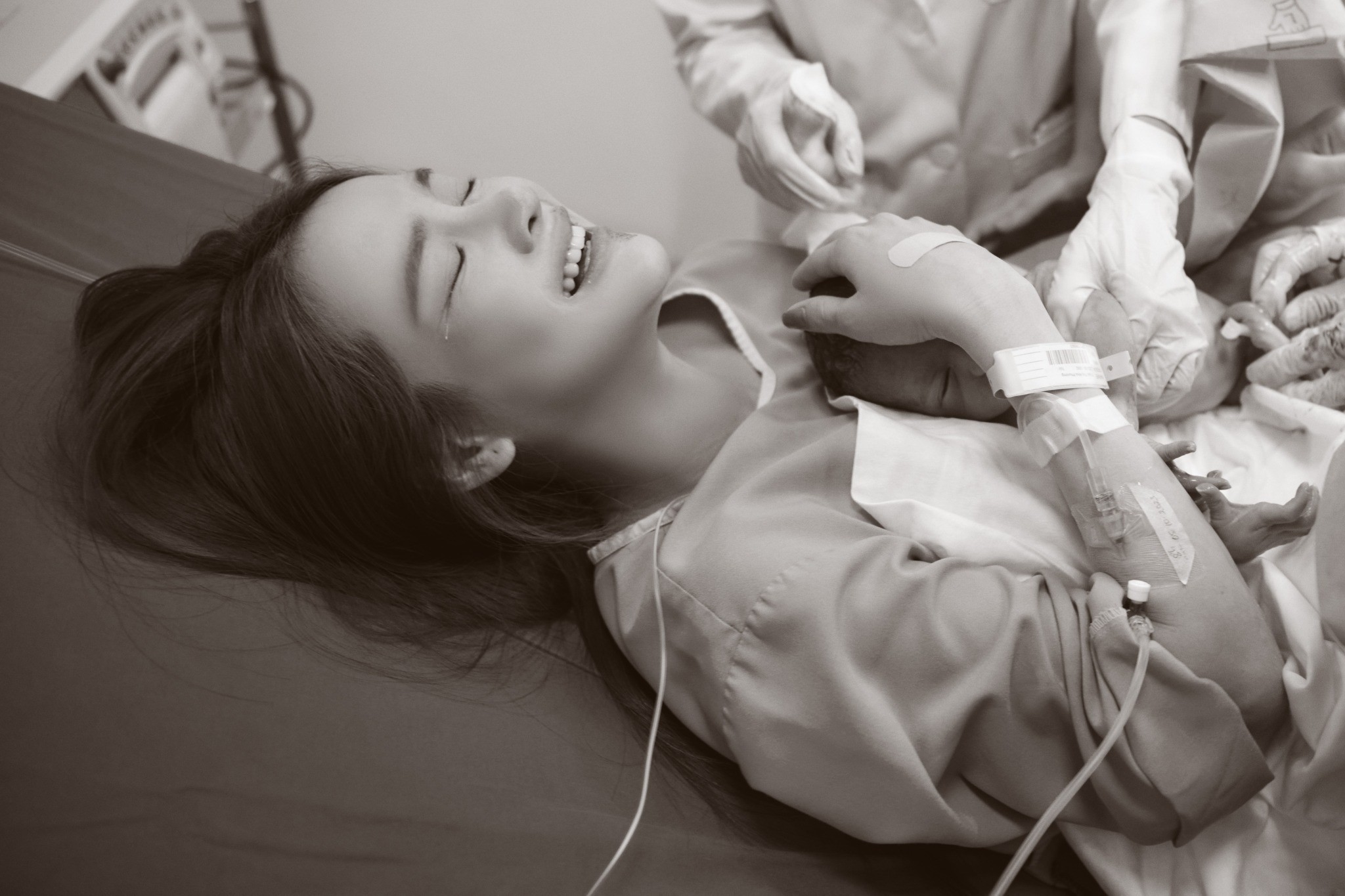 Nhã Phương 'vượt cạn' thành công. Ảnh: FBNV