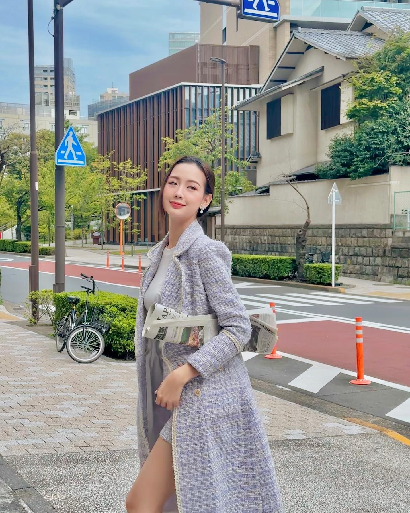 Hoa hậu Bảo Ngọc khoe chân dài miên man khi thả dáng ở Nhật Bản - Ảnh 1