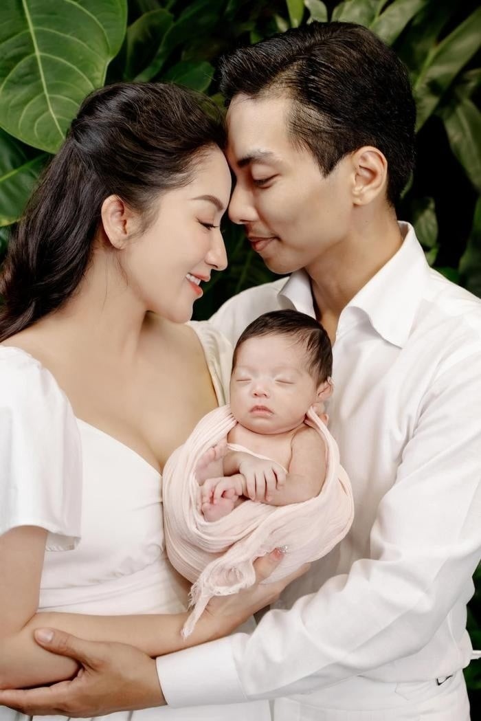 Sao Việt 10/10: Trường Giang-Nhã Phương hé lộ bí mật về quý tử, Khánh Thi làm điều đặc biệt sau 1 tháng sinh con - Ảnh 3 Sao Việt 10/10: Trường Giang-Nhã Phương hé lộ bí mật về quý tử, Khánh Thi làm điều đặc biệt sau 1 tháng sinh con - Ảnh 3
