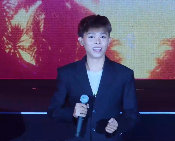 Hồ Văn Cường trong show diễn mới đây. Ảnh: FB Hồ Văn Cường trong show diễn mới đây. Ảnh: FB