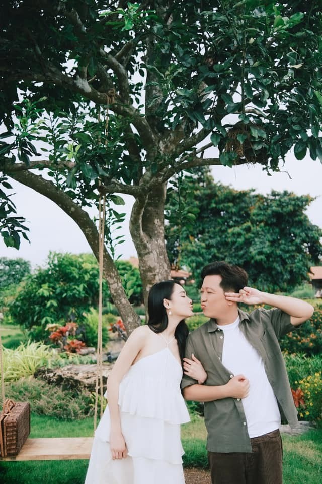 Trường Giang và Nhã Phương có cuộc sống hôn nhân đáng ngưỡng mộ. Ảnh: FBNV Trường Giang và Nhã Phương có cuộc sống hôn nhân đáng ngưỡng mộ. Ảnh: FBNV