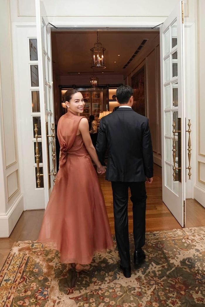 Hồ Ngọc Hà và Kim Lý xuất hiện tình cảm tại đám cưới Thanh Hằng. Ảnh: FBNV