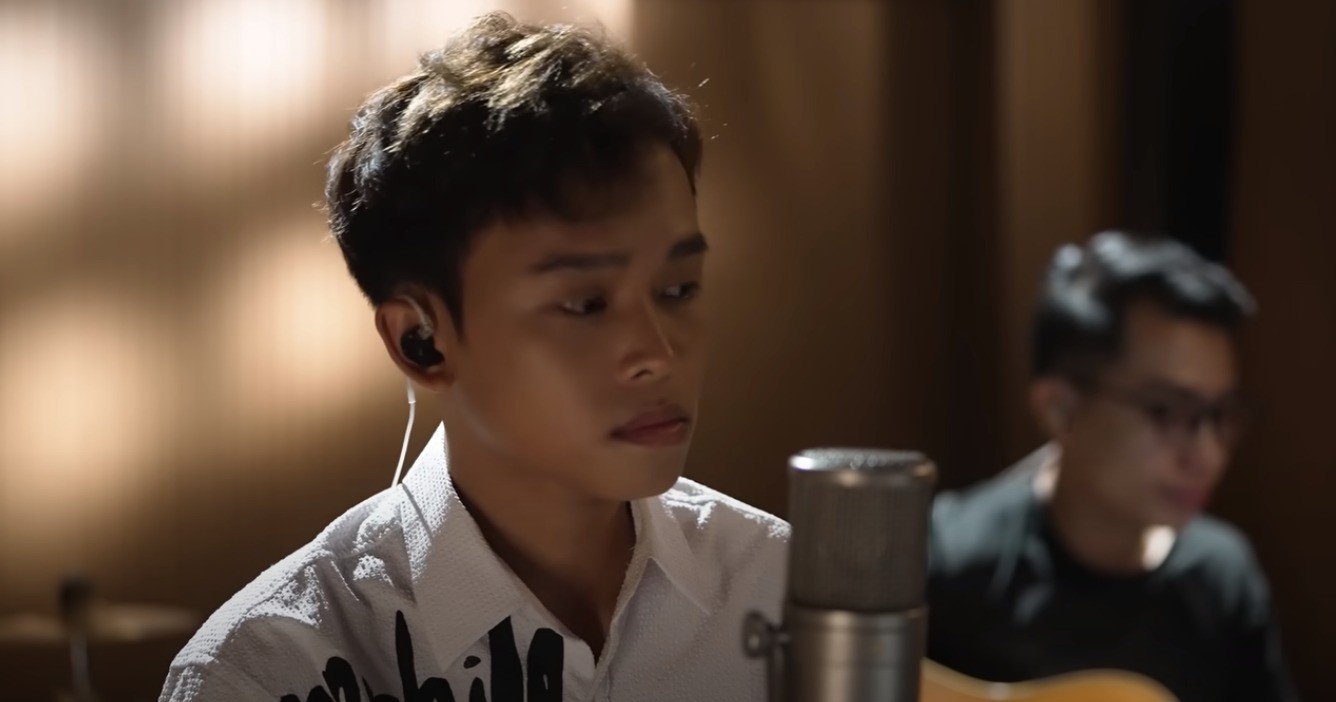 Hồ Văn Cường giản dị trong MV mới. Ảnh: Chụp màn hình