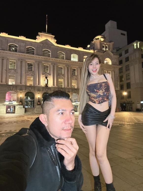 Lương Bằng Quang khoe khoảnh khắc bên trời Tây với Ngân 98. Ảnh: Internet Lương Bằng Quang khoe khoảnh khắc bên trời Tây với Ngân 98. Ảnh: Internet