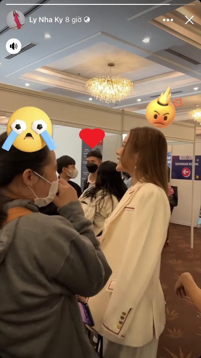 Lý Nhã Kỳ vẫn rất xinh đẹp qua camera thường. Ảnh: Chụp màn hình Lý Nhã Kỳ vẫn rất xinh đẹp qua camera thường. Ảnh: Chụp màn hình