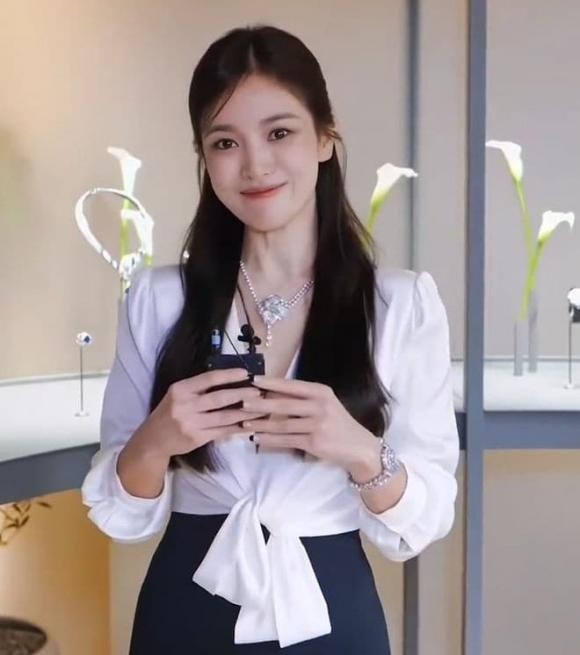 Song Hye Kyo đẹp xuất thần trong khoảnh khắc mới - Ảnh 1 Song Hye Kyo đẹp xuất thần trong khoảnh khắc mới - Ảnh 1
