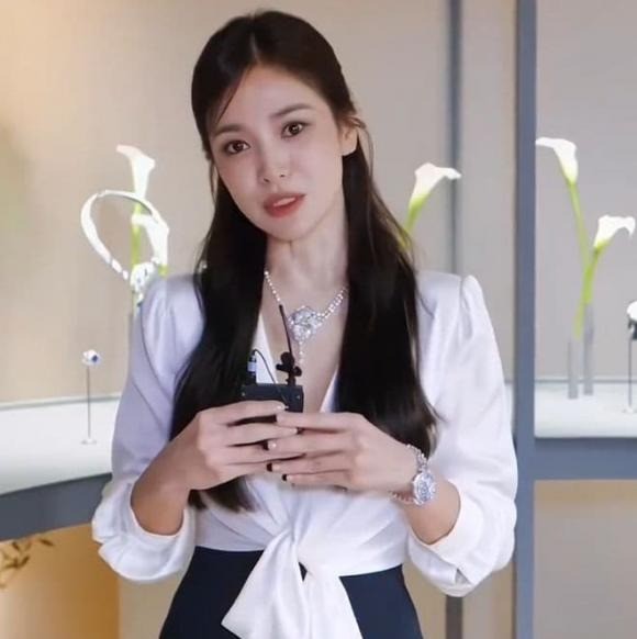 Song Hye Kyo đẹp xuất sắc trong đoẹn video mới đây. Ảnh: Internet Song Hye Kyo đẹp xuất sắc trong đoẹn video mới đây. Ảnh: Internet