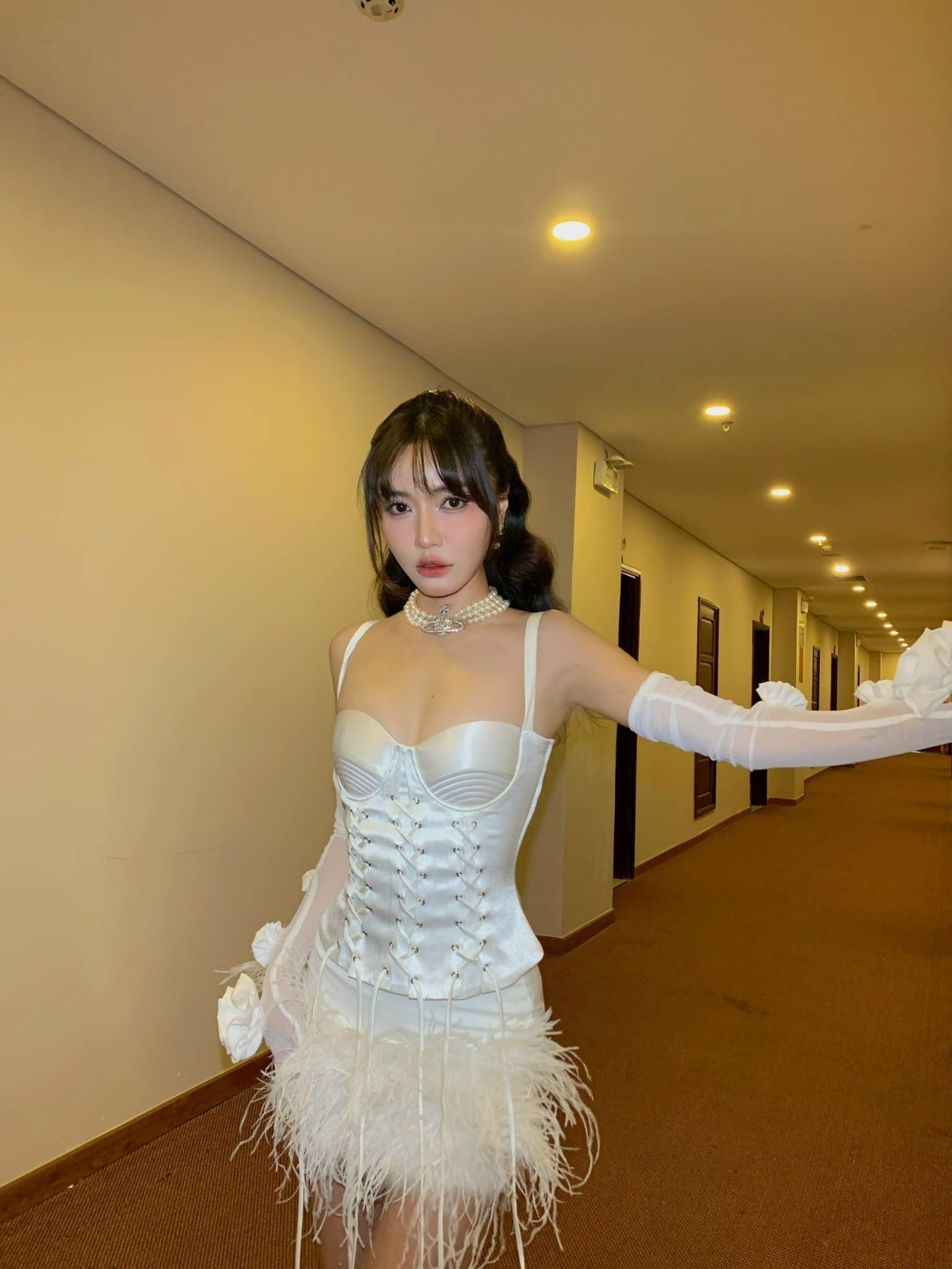 Ca sĩ Bích Phương xinh đẹp trong loạt ảnh mới, vô tình bị CDM phát hiện điểm 'bất ổn' - Ảnh 2