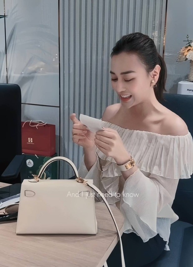 Sao Việt 3/11: Ảnh quá khứ của 'Bống' Hồng Nhung, Phương Oanh tinh tế phản ứng khi vướng lời khiếm nhã - Ảnh 4 Sao Việt 3/11: Ảnh quá khứ của 'Bống' Hồng Nhung, Phương Oanh tinh tế phản ứng khi vướng lời khiếm nhã - Ảnh 4