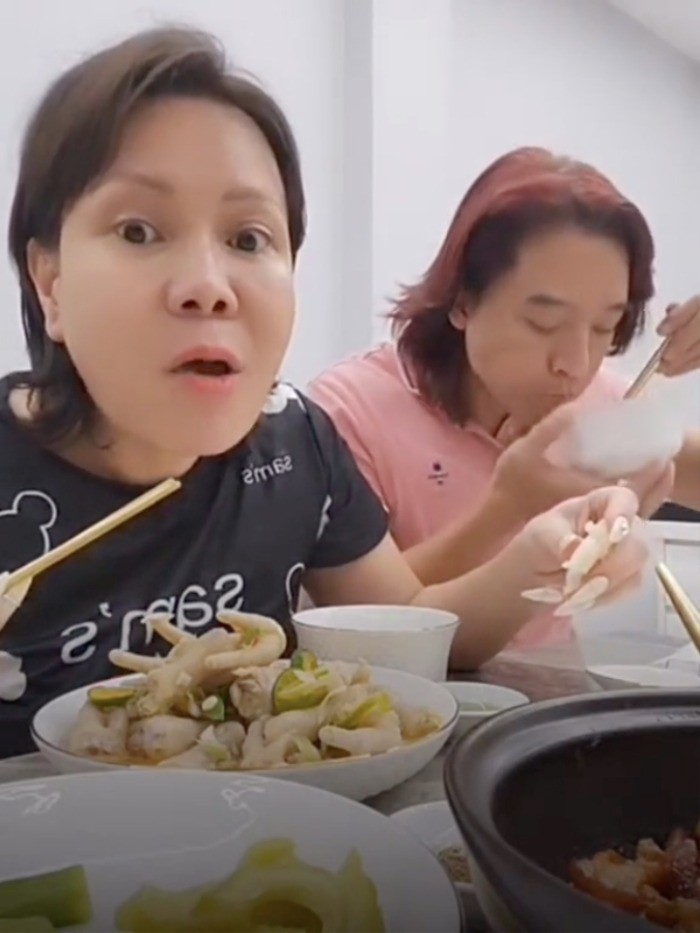 Việt Hương không ngần ngại đáp trả những bình luận thiếu thiện chí. Ảnh: FBNV Việt Hương không ngần ngại đáp trả những bình luận thiếu thiện chí. Ảnh: FBNV