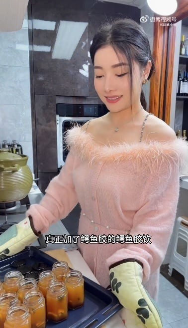 Nữ vlogger gặp hậu quả khi kiếm lượt xem bằng hình ảnh chế biến cá sấu - Ảnh 1 Nữ vlogger gặp hậu quả khi kiếm lượt xem bằng hình ảnh chế biến cá sấu - Ảnh 1