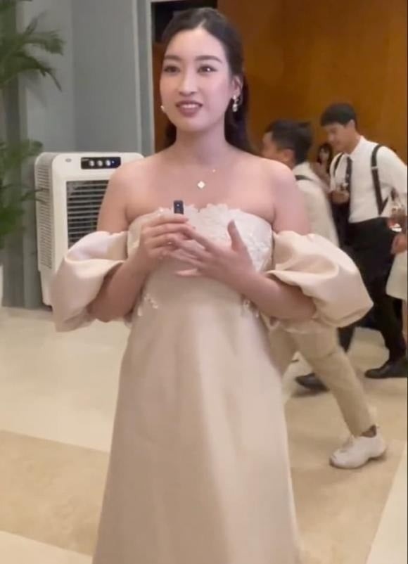 Đỗ Mỹ Linh hiện diện tại một sự kiện trước đó và tiết lộ bản thân tăng 17kg hậu sinh con. Ảnh: Internet Đỗ Mỹ Linh hiện diện tại một sự kiện trước đó và tiết lộ bản thân tăng 17kg hậu sinh con. Ảnh: Internet