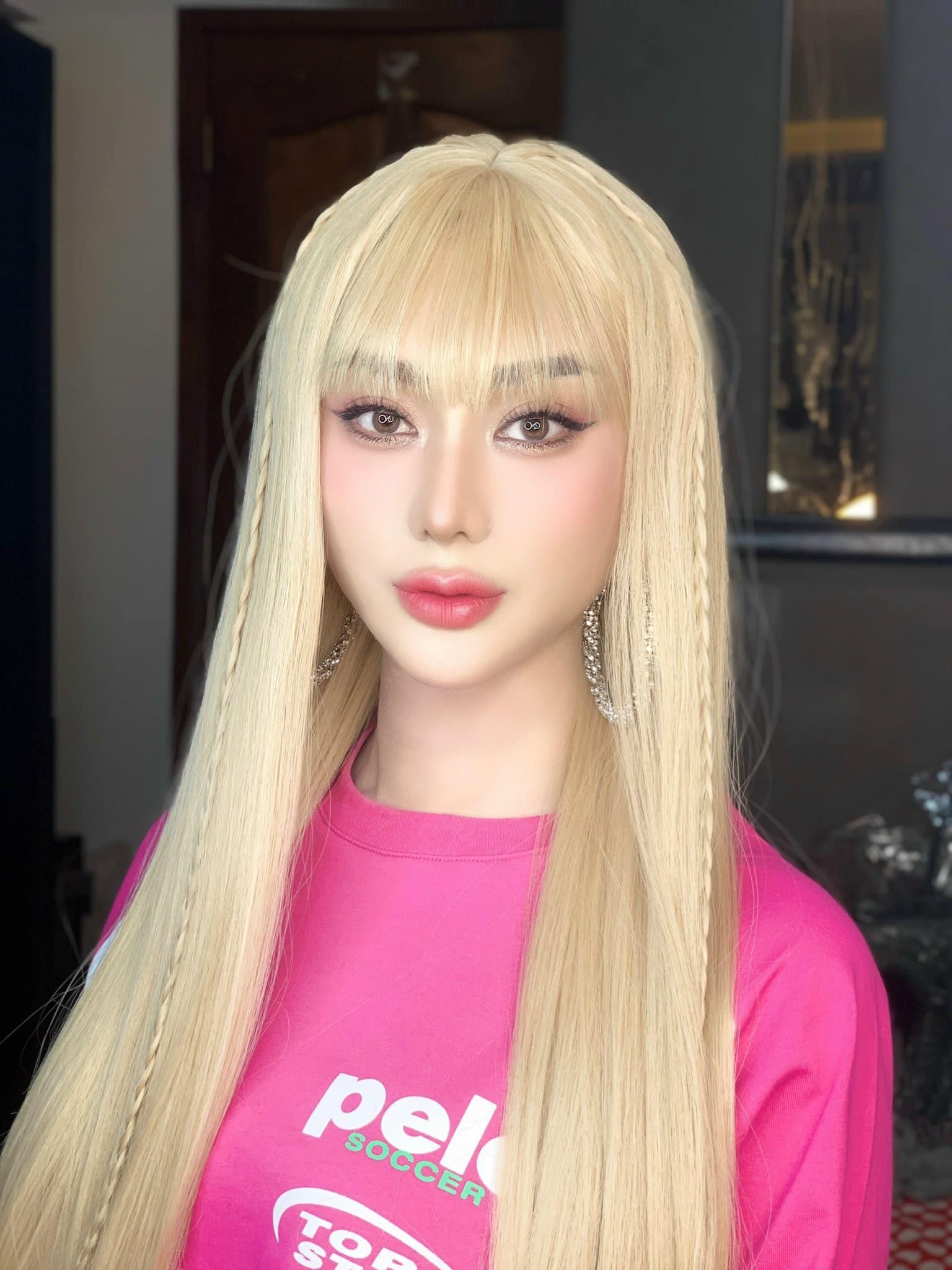 Lâm Khánh Chi thay đổi diện mạo với mái tóc mới. Ảnh: FBNV