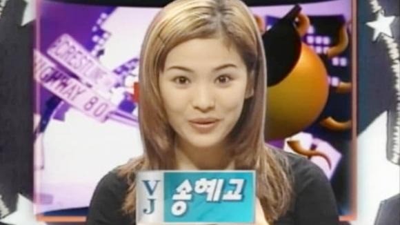 Song Hye Kyo bị đào lại quá khứ với diện mạo quá 'lố': Dân tình không nhịn nổi cười - Ảnh 4 Song Hye Kyo bị đào lại quá khứ với diện mạo quá 'lố': Dân tình không nhịn nổi cười - Ảnh 4