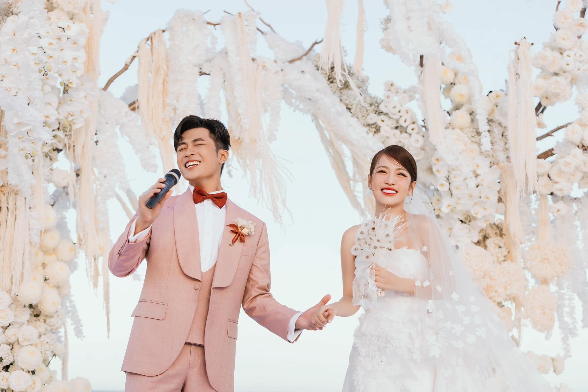 MXH Trung Quốc 'chế' hình ảnh về đám cưới Puka - Gin Tuấn Kiệt, CDM Việt: Khó thế cũng nghĩ ra - Ảnh 1