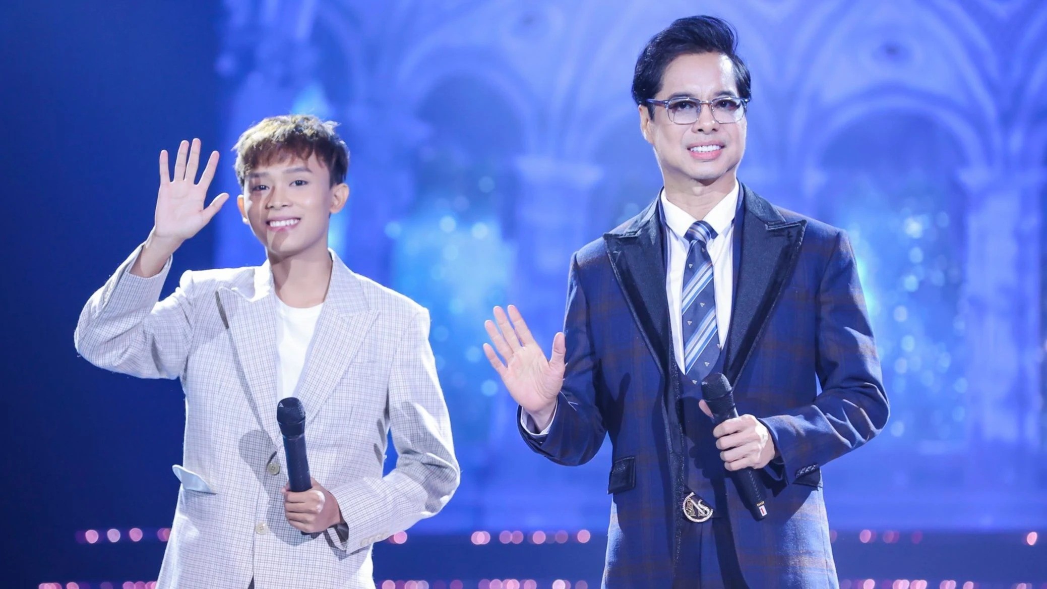 Hồ Văn Cường nhận được sự giúp đỡ của Ngọc Sơn. Ảnh: Internet