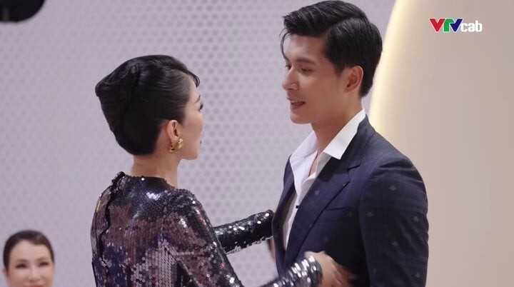 Lệ Quyên và Lâm Bảo Châu trong chương trình Chị Đẹp Đạp Gió Rẽ Sóng. Ảnh: Internet Lệ Quyên và Lâm Bảo Châu trong chương trình Chị Đẹp Đạp Gió Rẽ Sóng. Ảnh: Internet