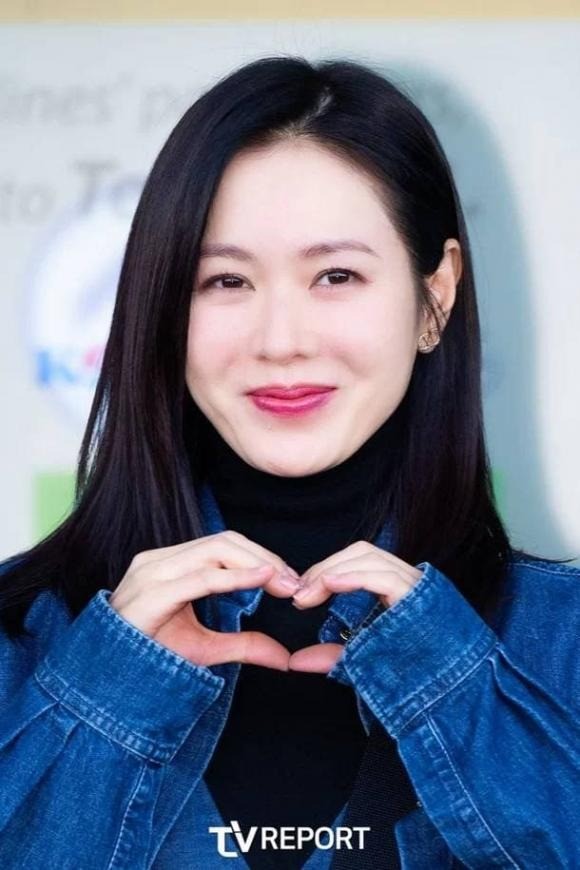 Lộ diện xinh đẹp chốn đông người, Son Ye Jin vướng nghi vấn mang bầu lần 2 - Ảnh 1 Lộ diện xinh đẹp chốn đông người, Son Ye Jin vướng nghi vấn mang bầu lần 2 - Ảnh 1