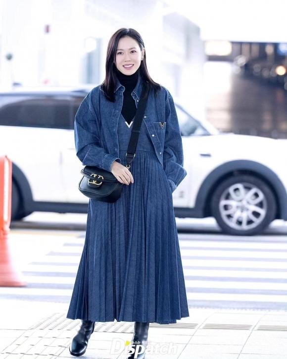Lộ diện xinh đẹp chốn đông người, Son Ye Jin vướng nghi vấn mang bầu lần 2 - Ảnh 2 Lộ diện xinh đẹp chốn đông người, Son Ye Jin vướng nghi vấn mang bầu lần 2 - Ảnh 2