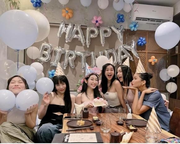 Khổng Tú Quỳnh đón tuổi mới bằng bộ ảnh 'cực cuốn', nhan sắc mỹ nhân tuổi 32 khiến ai nấy trầm trồ - Ảnh 5 Khổng Tú Quỳnh đón tuổi mới bằng bộ ảnh 'cực cuốn', nhan sắc mỹ nhân tuổi 32 khiến ai nấy trầm trồ - Ảnh 5