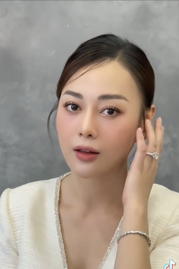 Nhan sắc Phương Oanh thời điểm mang bầu vẫn vô cùng xinh đẹp. Ảnh: Internet Nhan sắc Phương Oanh thời điểm mang bầu vẫn vô cùng xinh đẹp. Ảnh: Internet