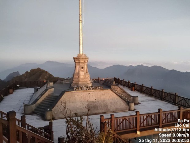 Sương muối phủ trên đỉnh Fansipan ngày 25/11. Ảnh: Đào Tuấn