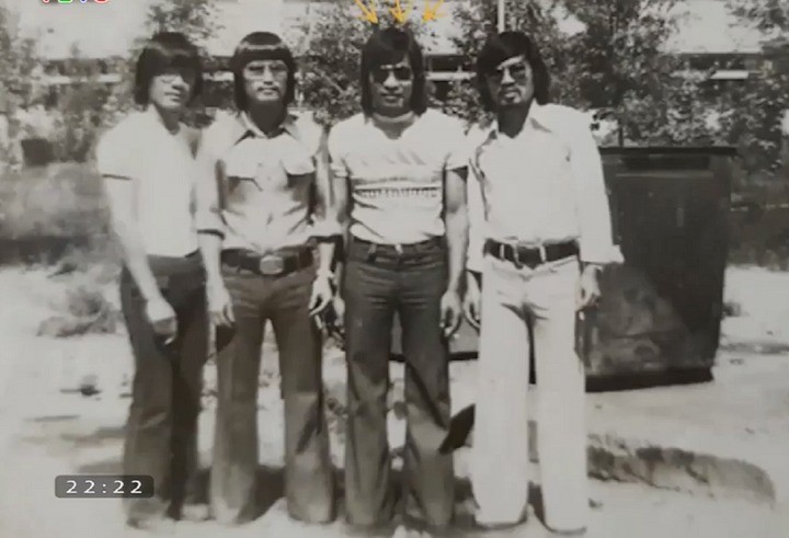 MC Lại Văn Sâm (thứ 2 từ phải sang) có thân hình vạm vỡ và phong cách thời trang sành điệu. Ảnh: chụp màn hình MC Lại Văn Sâm (thứ 2 từ phải sang) có thân hình vạm vỡ và phong cách thời trang sành điệu. Ảnh: chụp màn hình