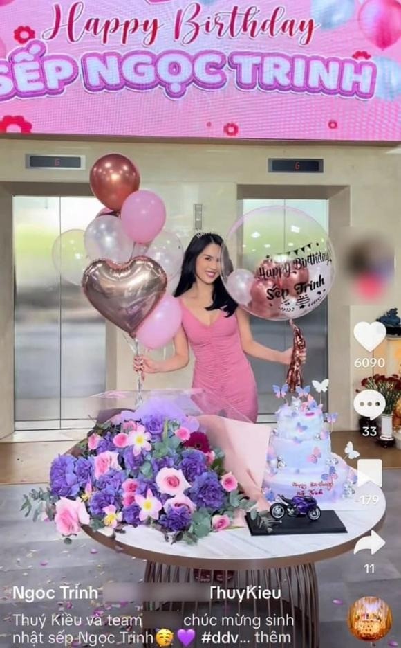 Sự thật hình ảnh Ngọc Trinh ăn mừng sau hơn 1 tháng bị tạm giam - Ảnh 1 Sự thật hình ảnh Ngọc Trinh ăn mừng sau hơn 1 tháng bị tạm giam - Ảnh 1