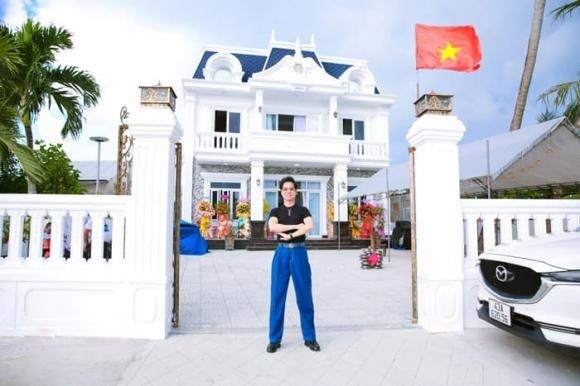 Ngọc Sơn xây dựng biệt thự làm từ đường và là nơi trú ngụ cho người dân địa phương khi thiên tai. Ảnh: Internet Ngọc Sơn xây dựng biệt thự làm từ đường và là nơi trú ngụ cho người dân địa phương khi thiên tai. Ảnh: Internet