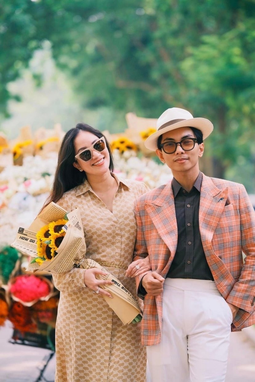 Khánh Thi và Phan Hiển đầy ngọt ngào bên nhau. Ảnh: FBNV