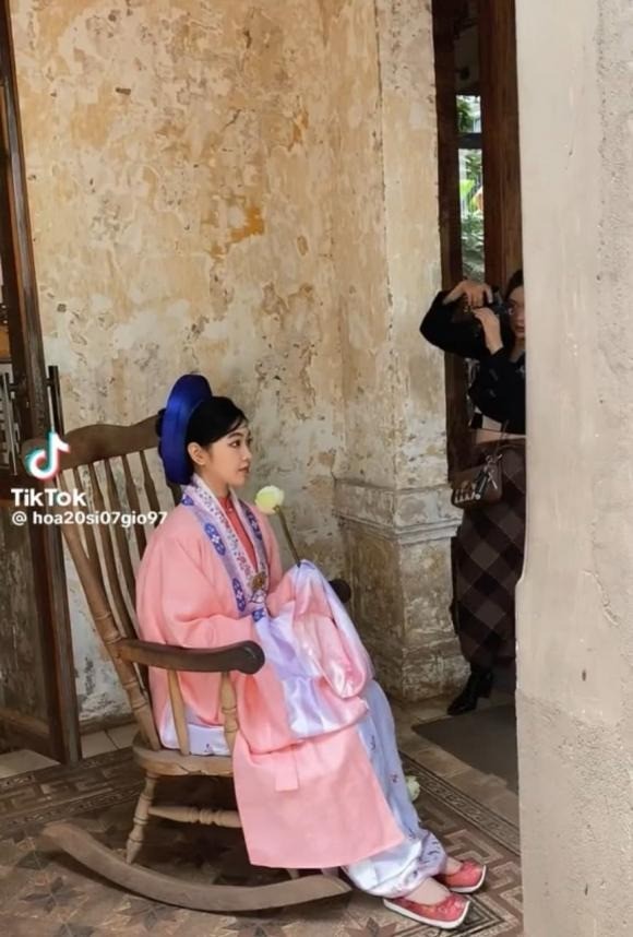 Vẻ đẹp của Thảo Linh khiến ai nấy trầm trồ, xuýt xoa. Ảnh: hoa20si07gio97 Vẻ đẹp của Thảo Linh khiến ai nấy trầm trồ, xuýt xoa. Ảnh: hoa20si07gio97