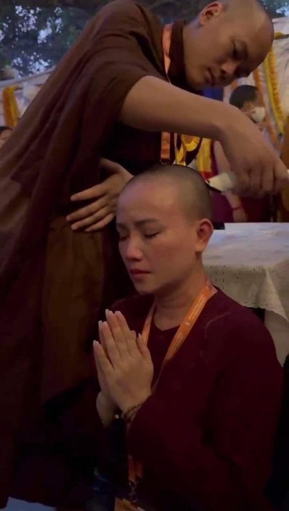 Sao Việt 11/12: Diễn viên Hoàng Yến 'xuống tóc' sau 4 lần ly hôn, shark Bình chuẩn Hồng Hài Nhi bên Phương Oanh - Ảnh 1