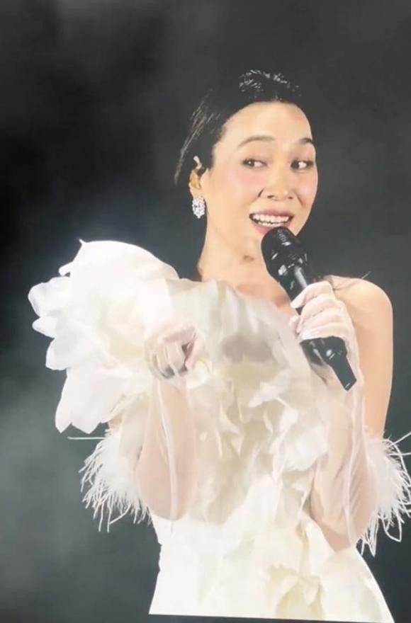 Mỹ Tâm hiện diện xinh đẹp và trẻ trung tại liveshow. Ảnh: Internet Mỹ Tâm hiện diện xinh đẹp và trẻ trung tại liveshow. Ảnh: Internet