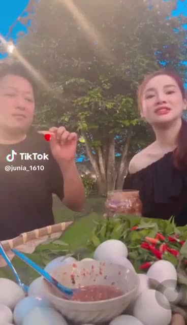 truong-giang-nha-phuong-1702356551.mp4 truong-giang-nha-phuong-1702356551.mp4