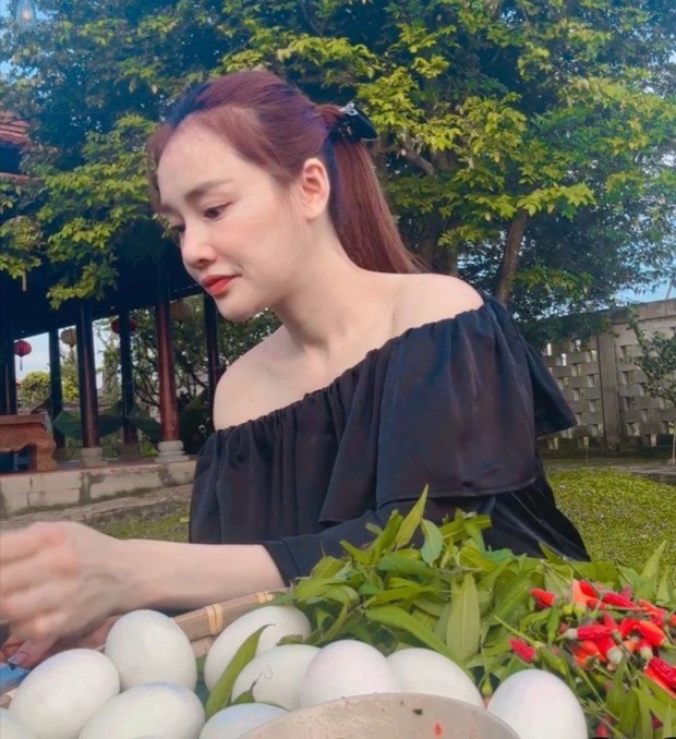 Nhã Phương khoe cận nhan sắc sau 2 tháng lâm bồn, vẻ đẹp như gái đôi mươi nhận về nhiều lời khen - Ảnh 2 Nhã Phương khoe cận nhan sắc sau 2 tháng lâm bồn, vẻ đẹp như gái đôi mươi nhận về nhiều lời khen - Ảnh 2