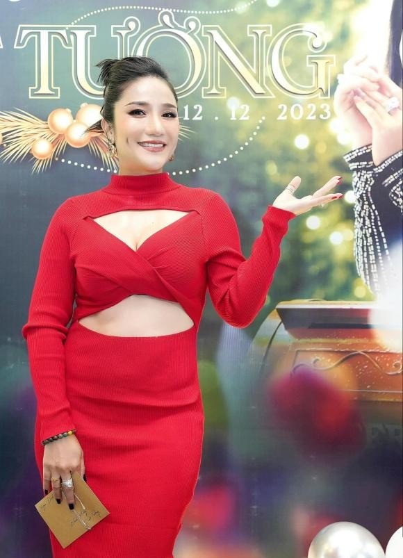 MC Cát Tường rạng ngời trong ngày sinh nhật. Ảnh: Internet MC Cát Tường rạng ngời trong ngày sinh nhật. Ảnh: Internet