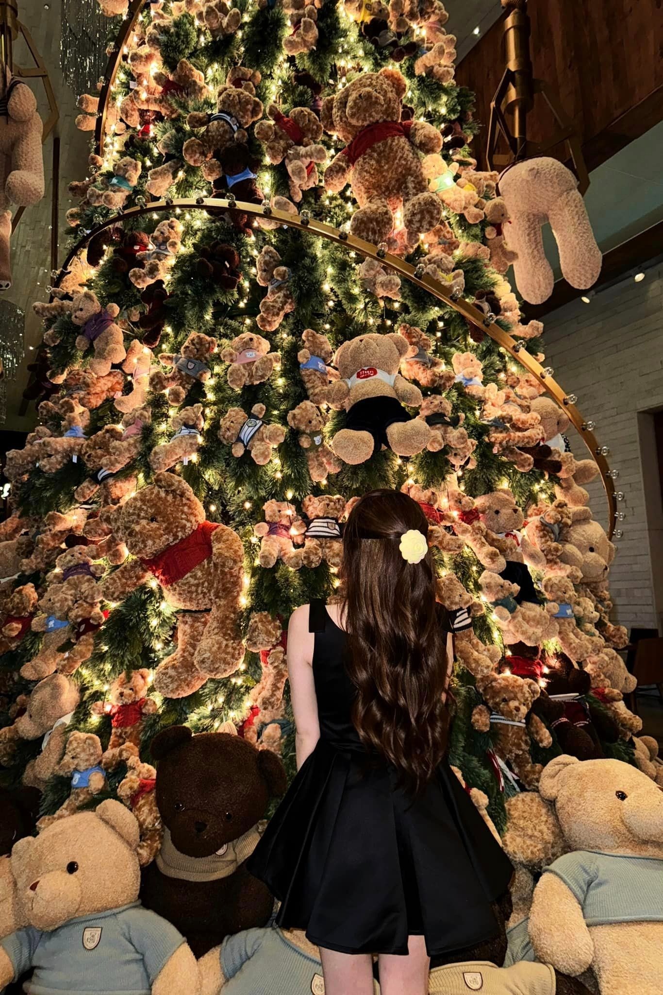 Hòa Minzy trẻ trung hơn tuổi với diện mạo này. Ảnh: FBNV